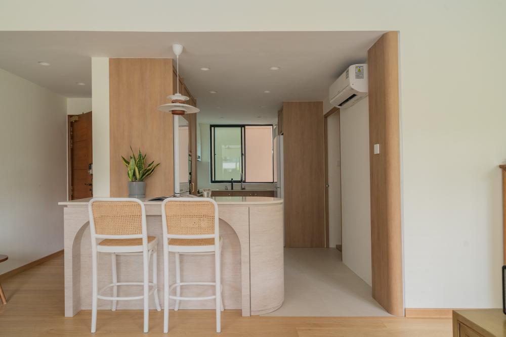 Contemporary Home Bar with Countertop and Bar Counter