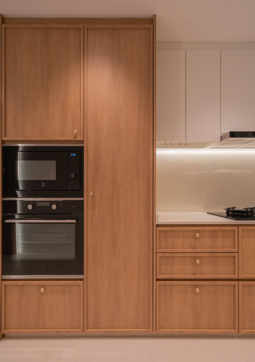Contemporary Kitchen with Countertop and Open Kitchen