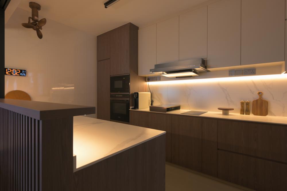 Contemporary Kitchen with Countertop and Open Kitchen