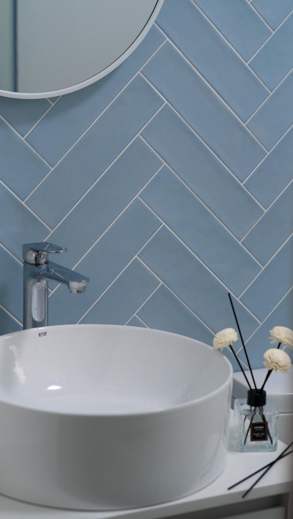 Minimalist Bathroom with Herringbone Tiling and Mosaic