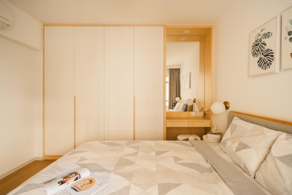 Minimalist Bedroom with Closet and Queen Bed