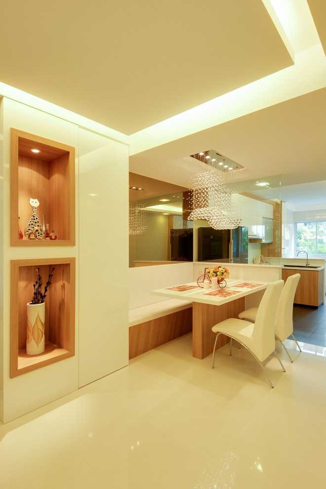 Contemporary Dining Room with Dining Table and Dining Chairs