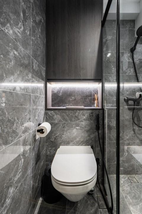 Contemporary Bathroom with Countertop and Homogeneous Tiles