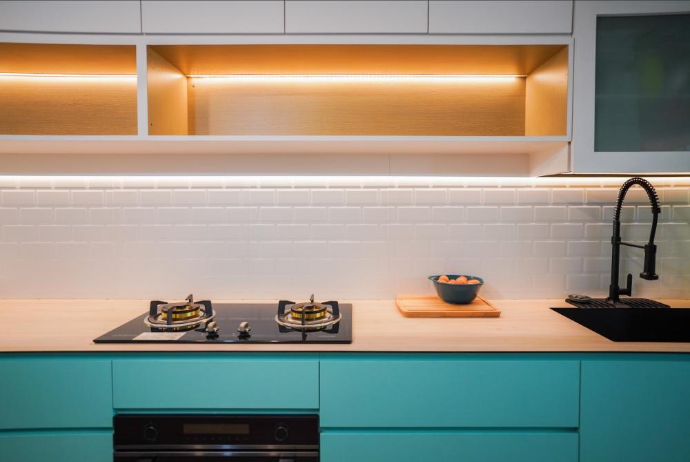 Modern Kitchen with Countertop and Kitchen Backsplash