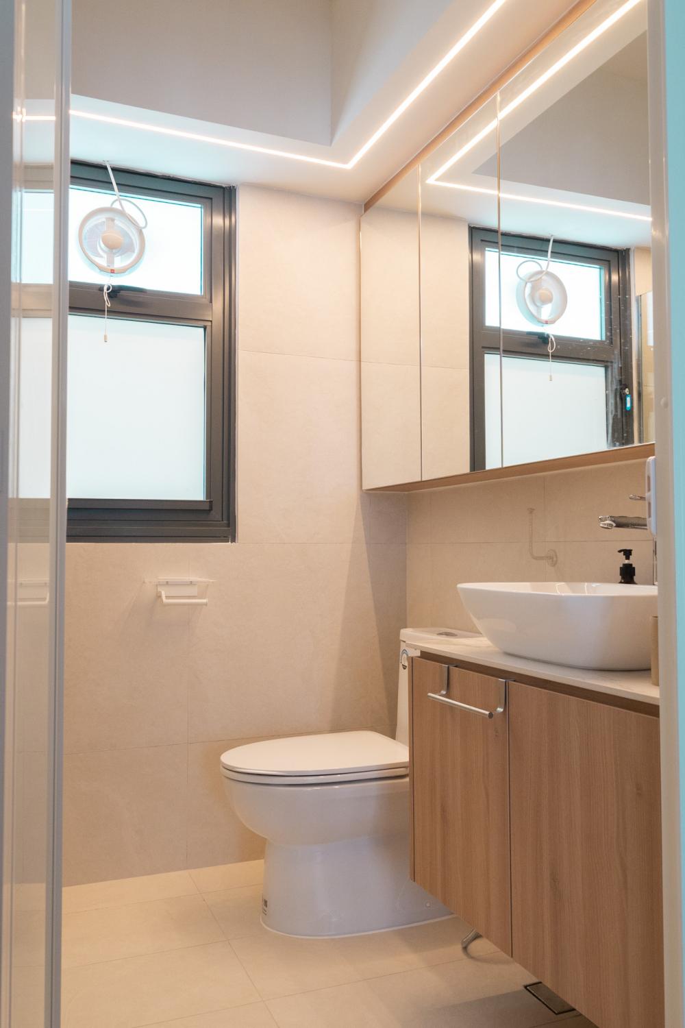 Contemporary Bathroom with Shower Screen and Rainshower