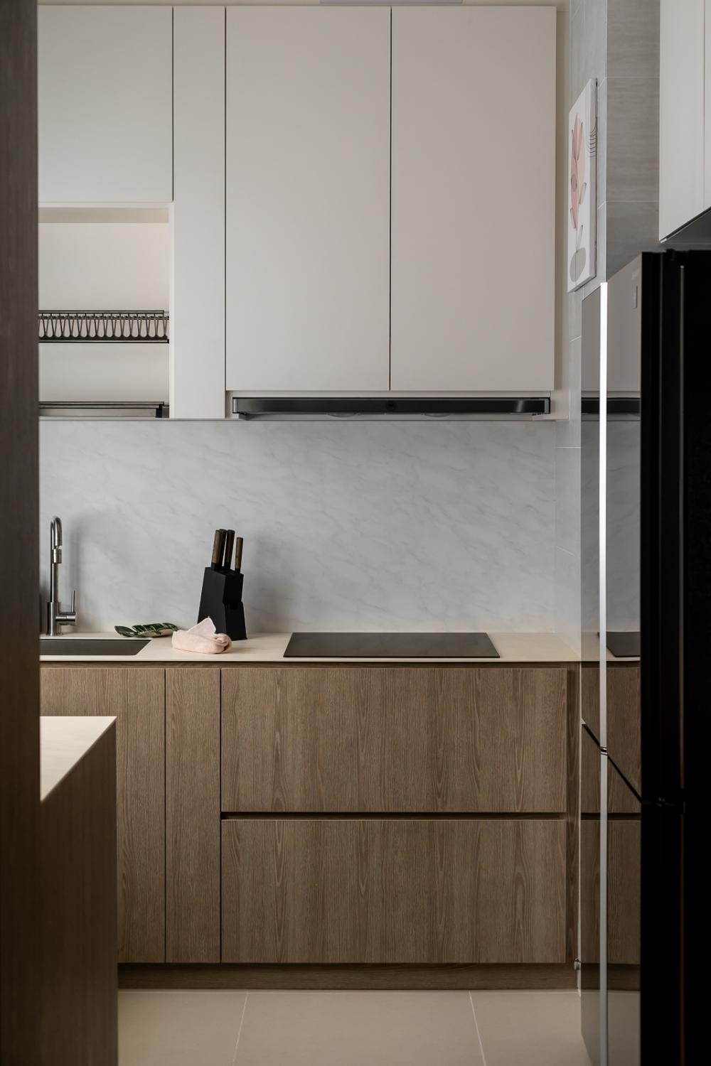 Modern Kitchen with Countertop and Homogeneous Tiles
