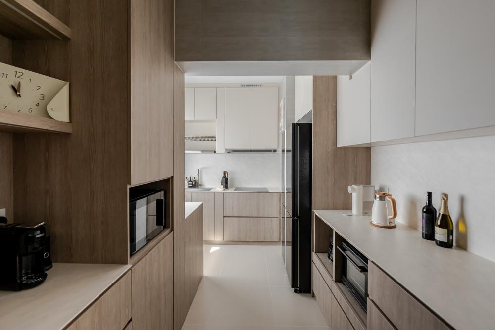 Modern Kitchen with Countertop and Homogeneous Tiles