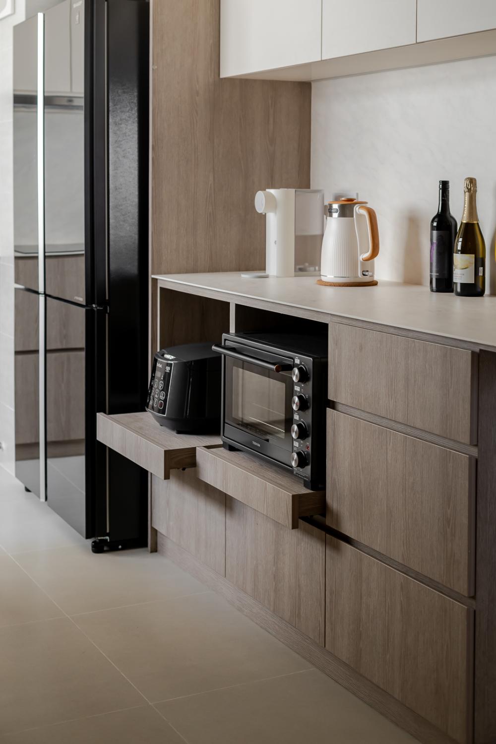 Modern Kitchen with Countertop and Homogeneous Tiles