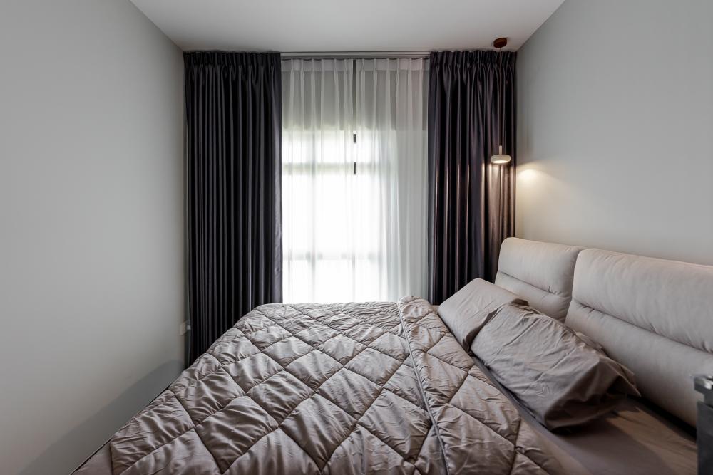 Modern Bedroom with Vinyl Flooring and Downlights