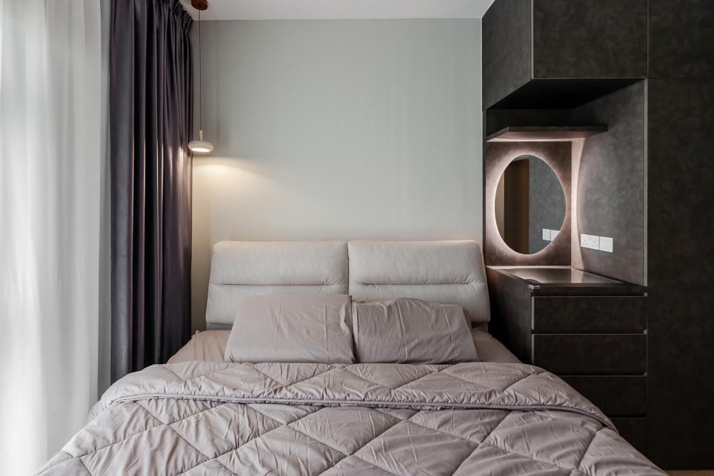 Modern Bedroom with Closet and Queen Bed