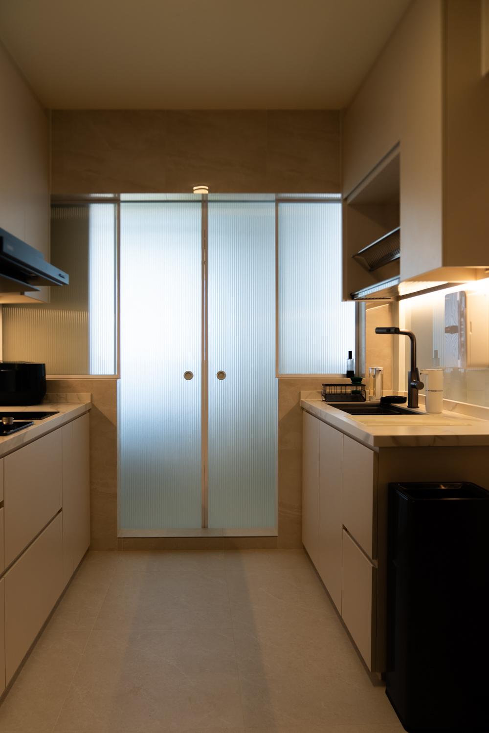 Modern Kitchen with Homogeneous Tiles and Kitchen Window