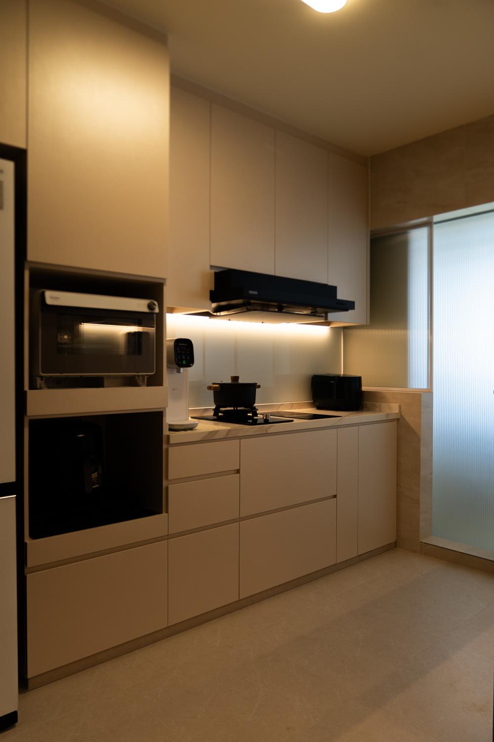 Modern Kitchen with Countertop and Homogeneous Tiles