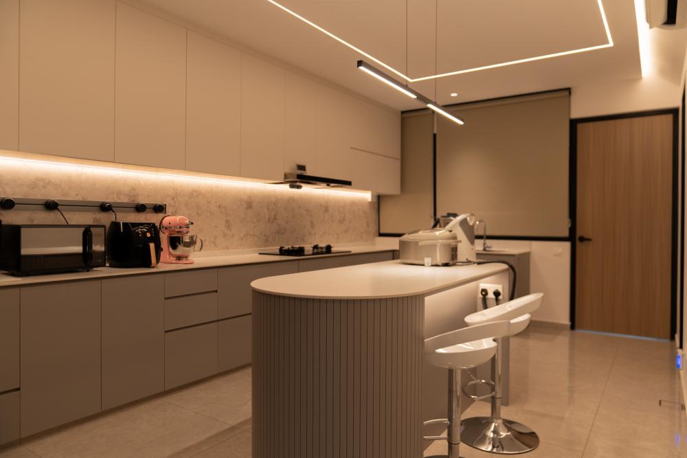 Modern Kitchen with Homogeneous Tiles and Kitchen Window