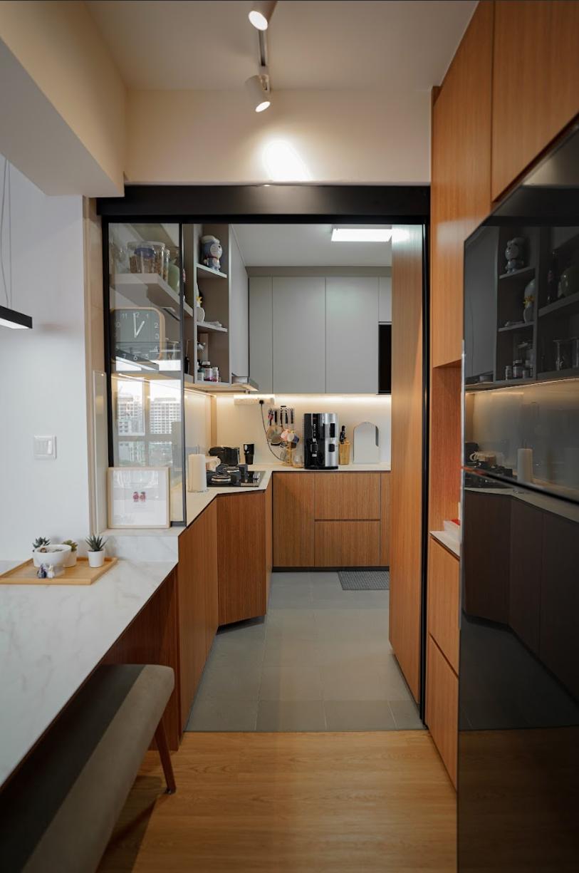 Modern Dining Room with Drop Light and Kitchen Island
