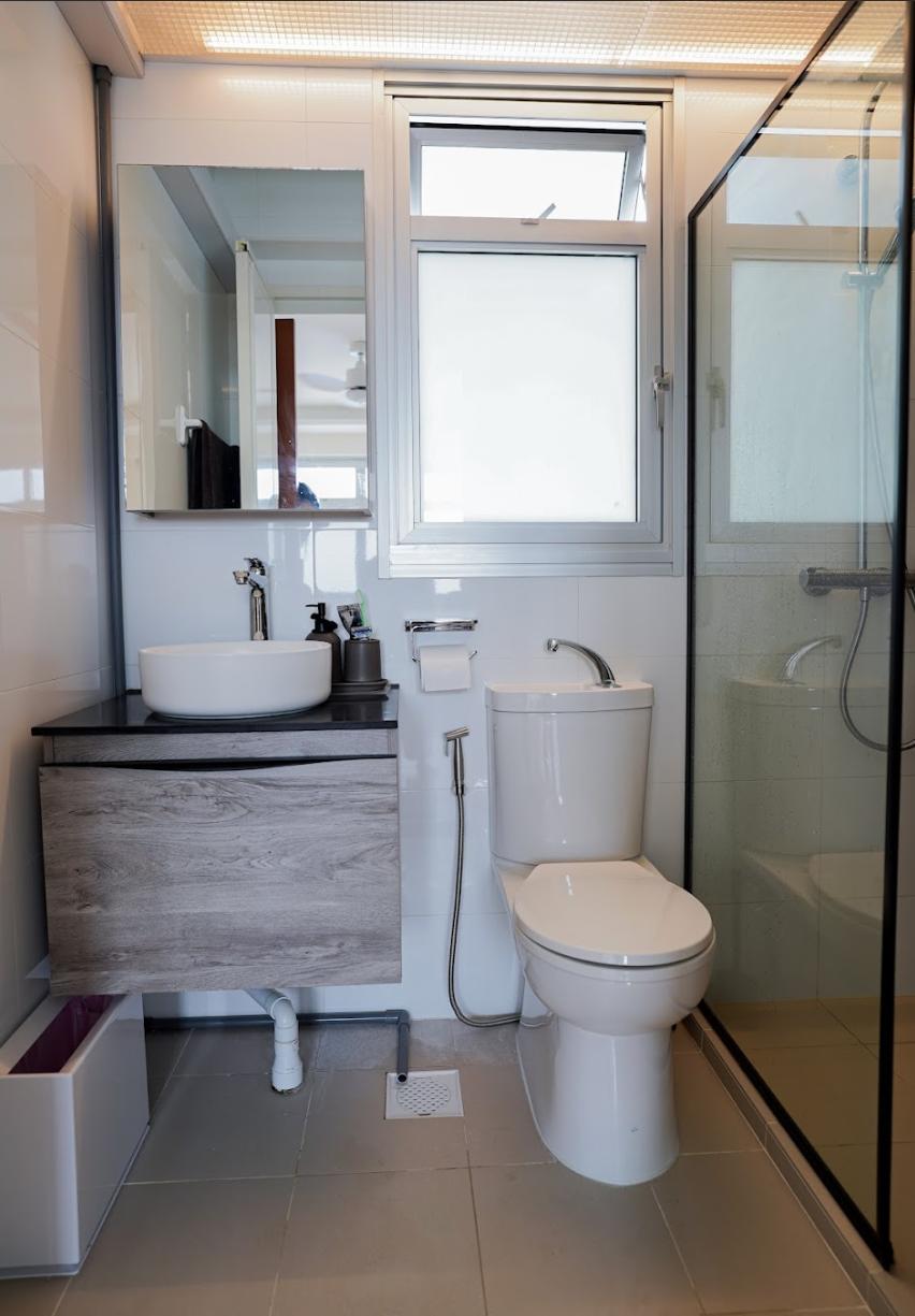Modern Bathroom with Mirror and Vanity Counter