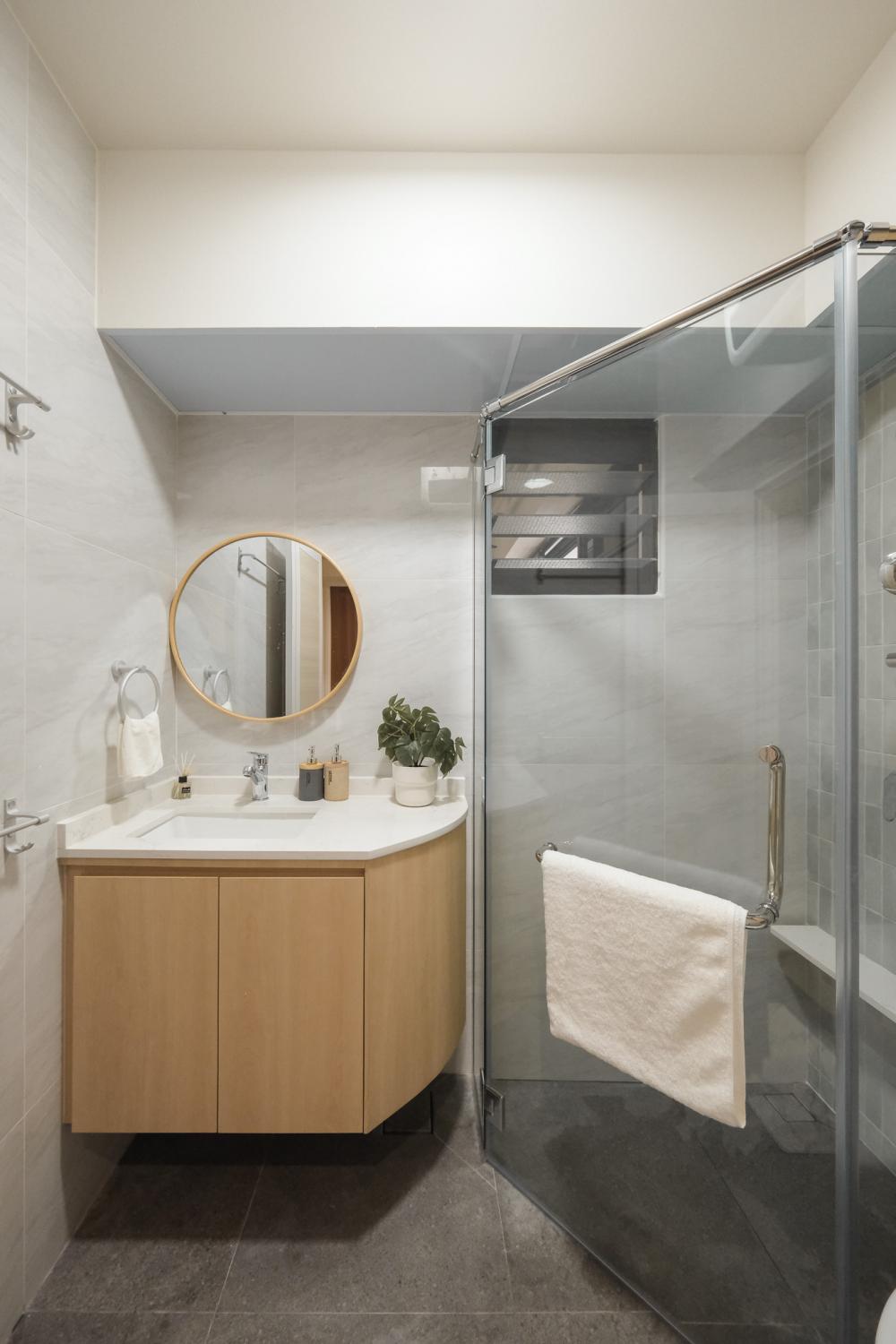 Scandinavian Bathroom with Mirror and Bathtub
