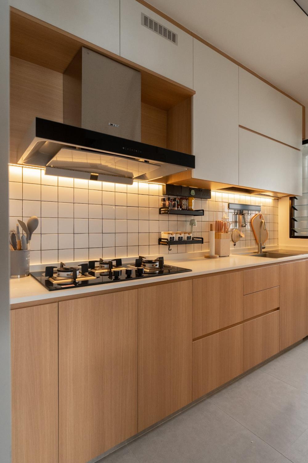 Modern Kitchen with Countertop and Open Kitchen