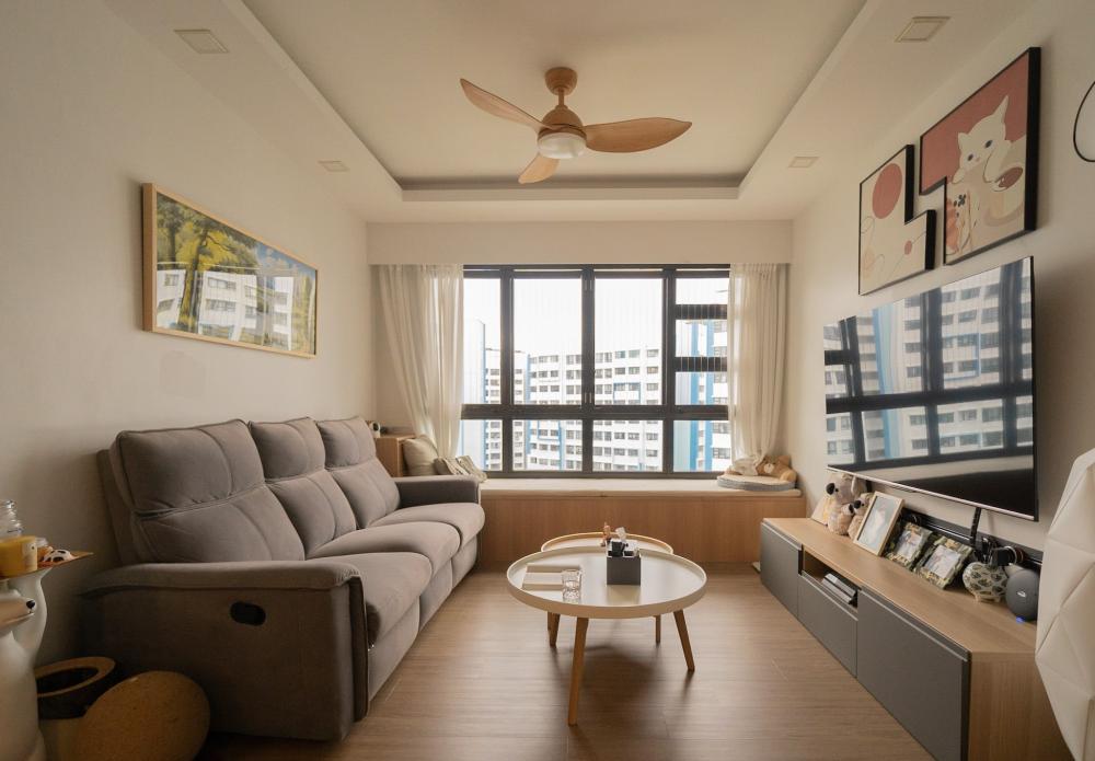 Modern Living Room with Bay Window and Ceiling Light