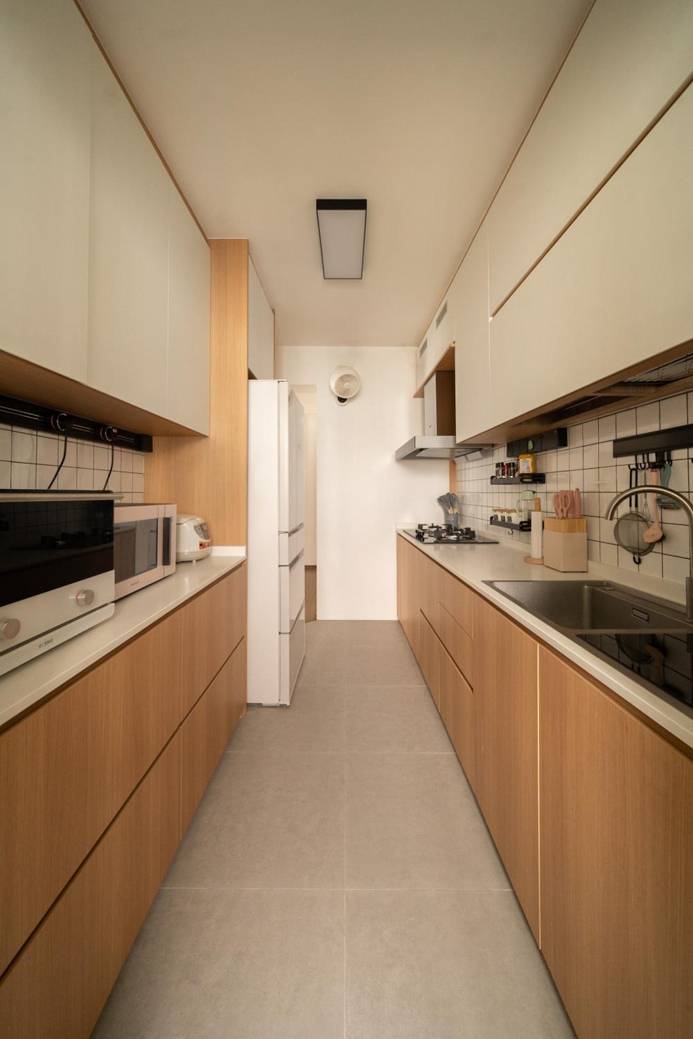 Modern Kitchen with Countertop and Kitchen Backsplash