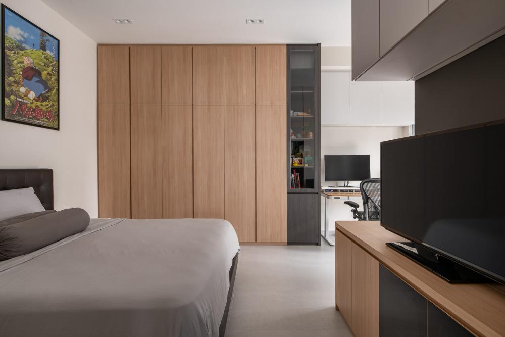 Scandinavian Walk-in Wardrobe with Mirror and Wardrobe