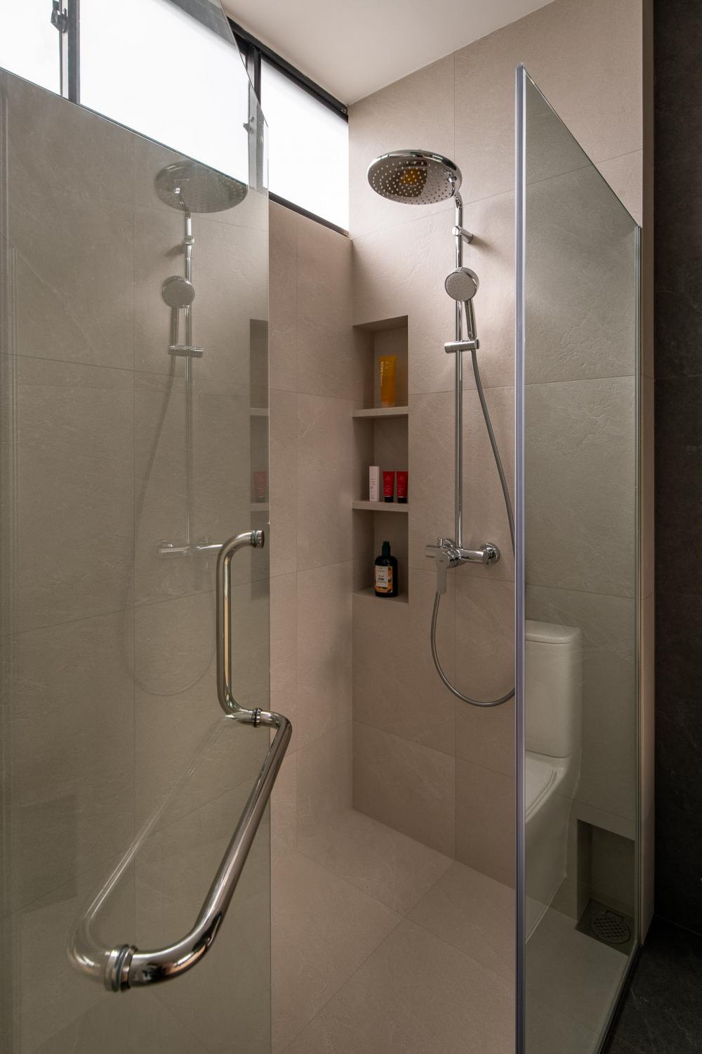 Scandinavian Bathroom with Homogeneous Tiles and Shower Screen