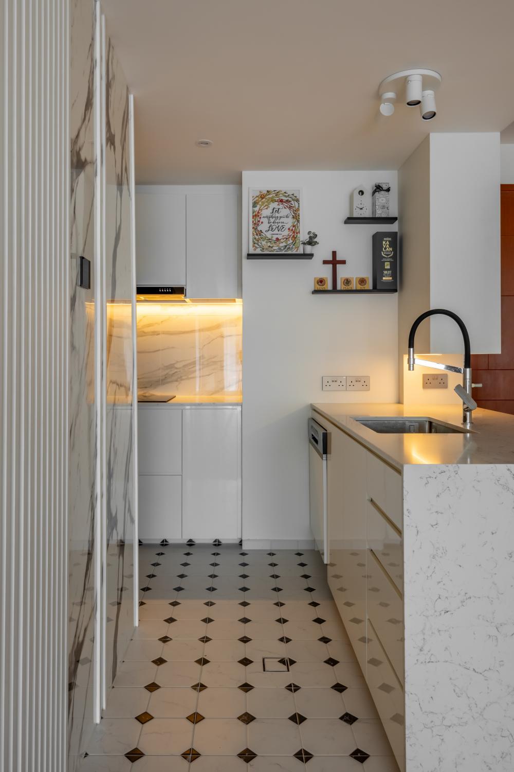 Country Kitchen with Kitchen Island and Mosaic