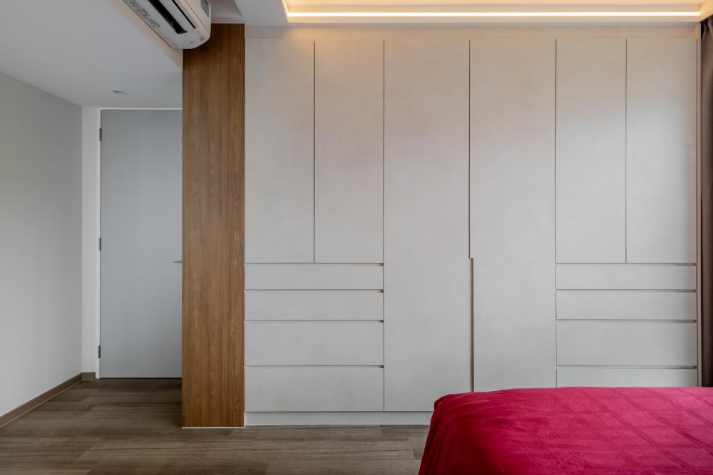 Country Walk-in Wardrobe with Mirror and Wardrobe