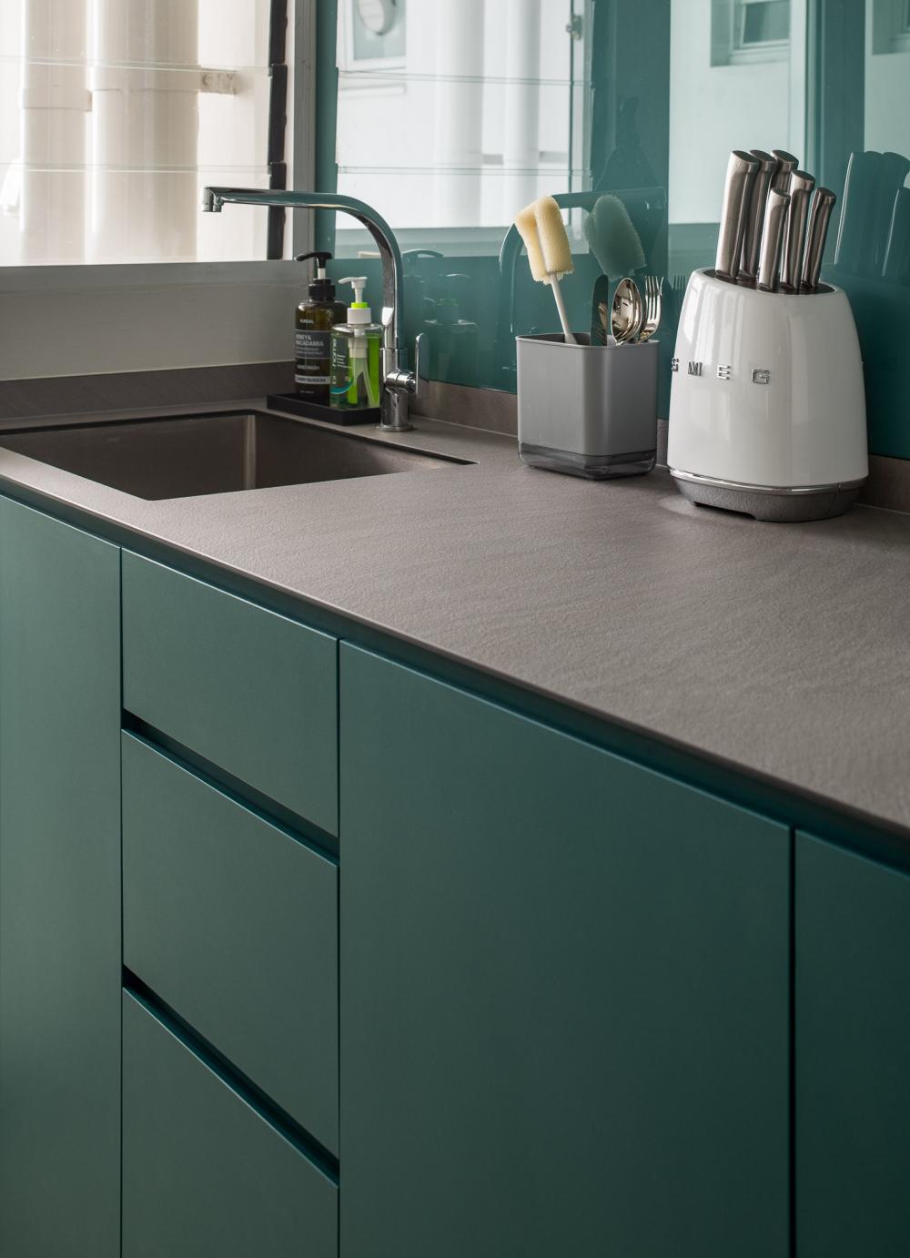Eclectic Kitchen with Countertop and Open Kitchen