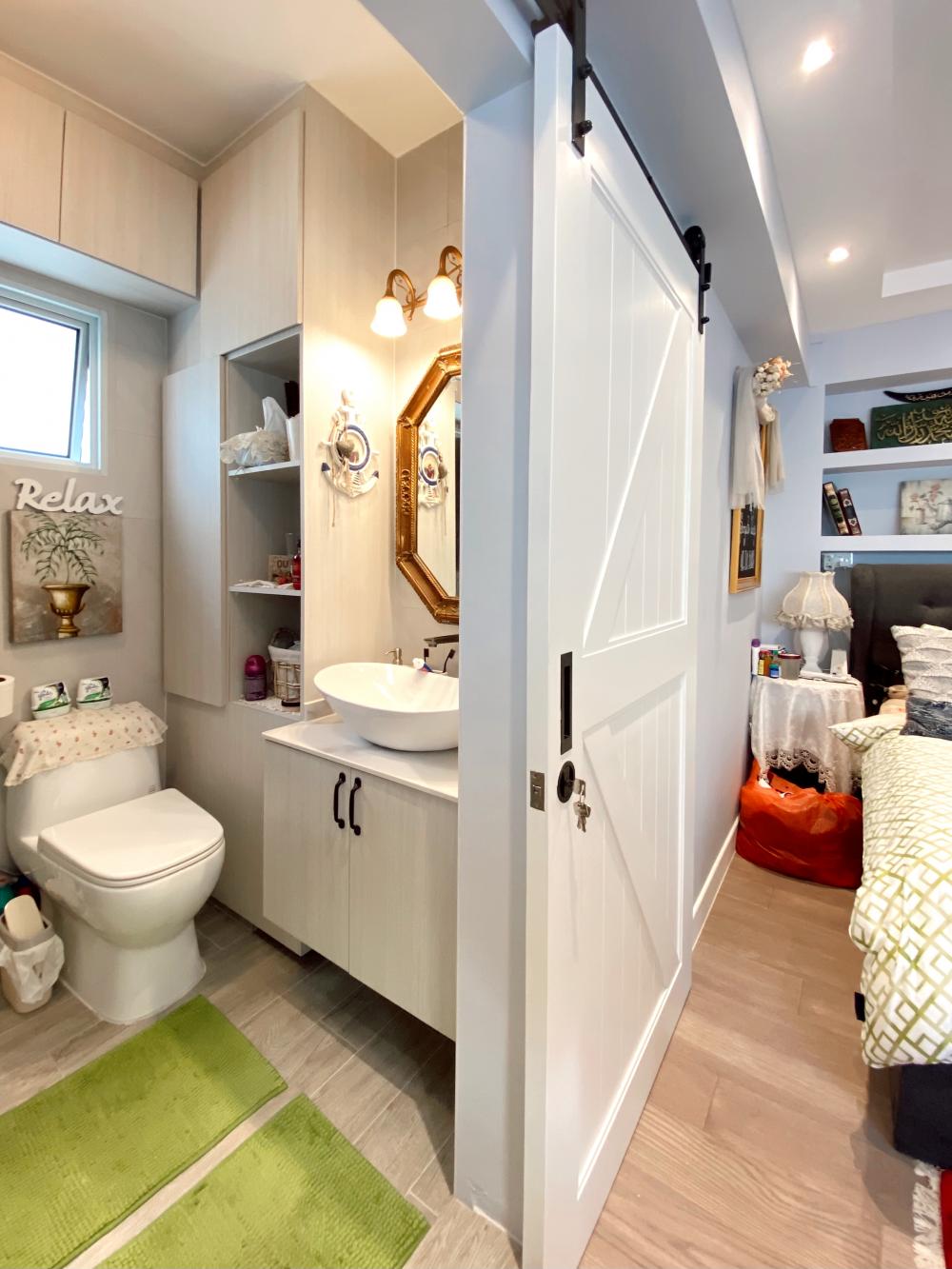 Vintage Bathroom with Homogeneous Tiles and Mirror