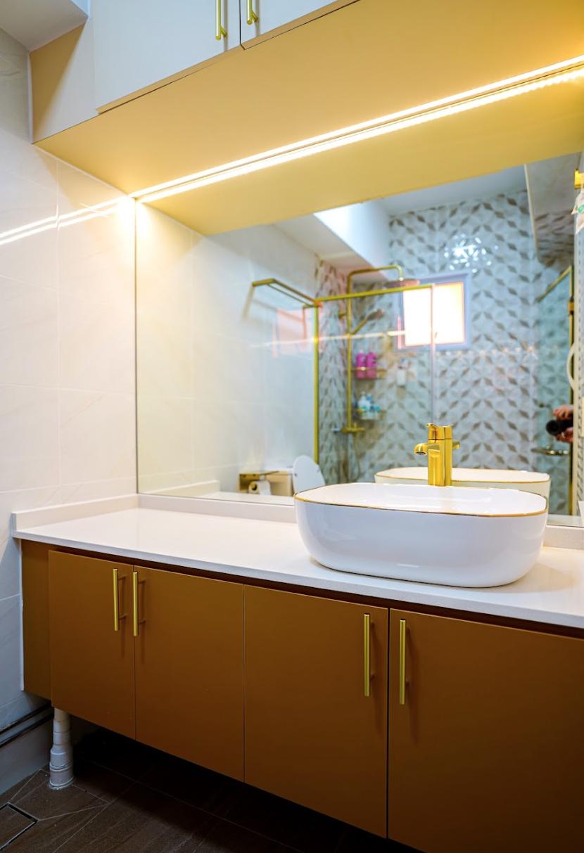 Modern Bathroom with Herringbone Tiling and Mirror