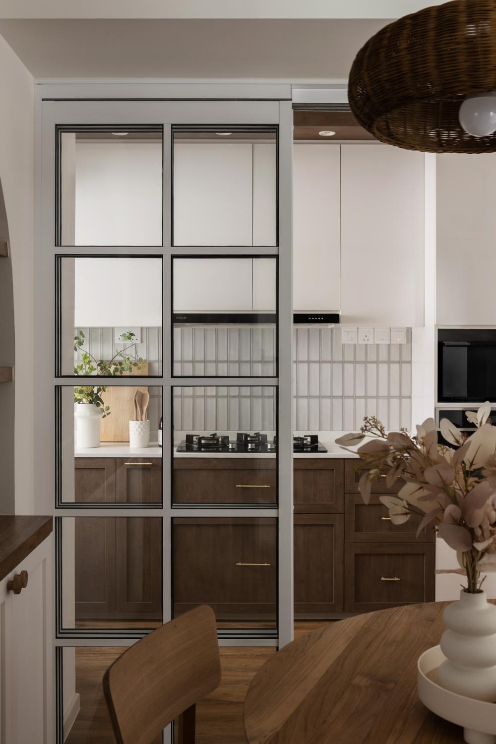 Contemporary Kitchen with Countertop and Wood Flooring