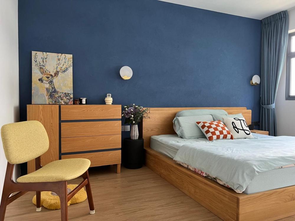 Scandinavian Bedroom with Bookshelf and Wood Flooring