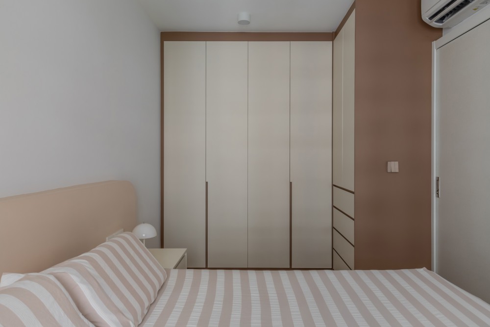 Modern Bedroom with Wardrobe and Downlights