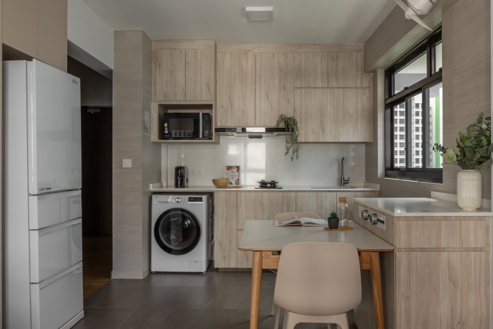 Modern Kitchen with Countertop and Kitchen Backsplash