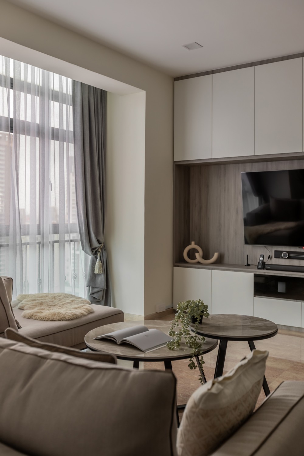 Modern Living Room with Curtain and Downlights