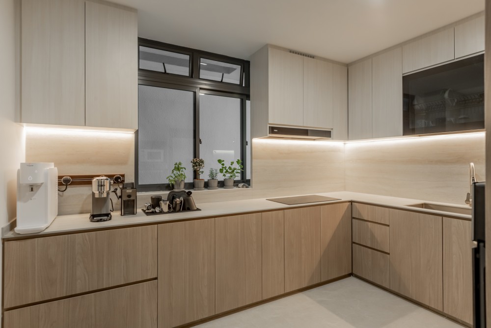 Modern Kitchen with Countertop and Kitchen Backsplash