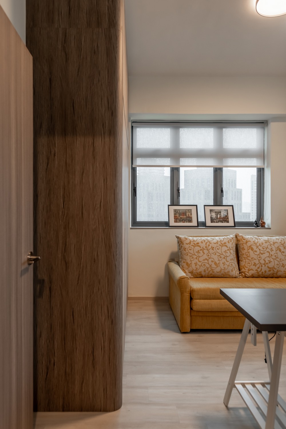 Modern Study with Vinyl Flooring and Sofa
