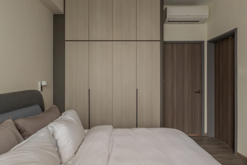 Modern Bedroom with Vinyl Flooring and Wardrobe