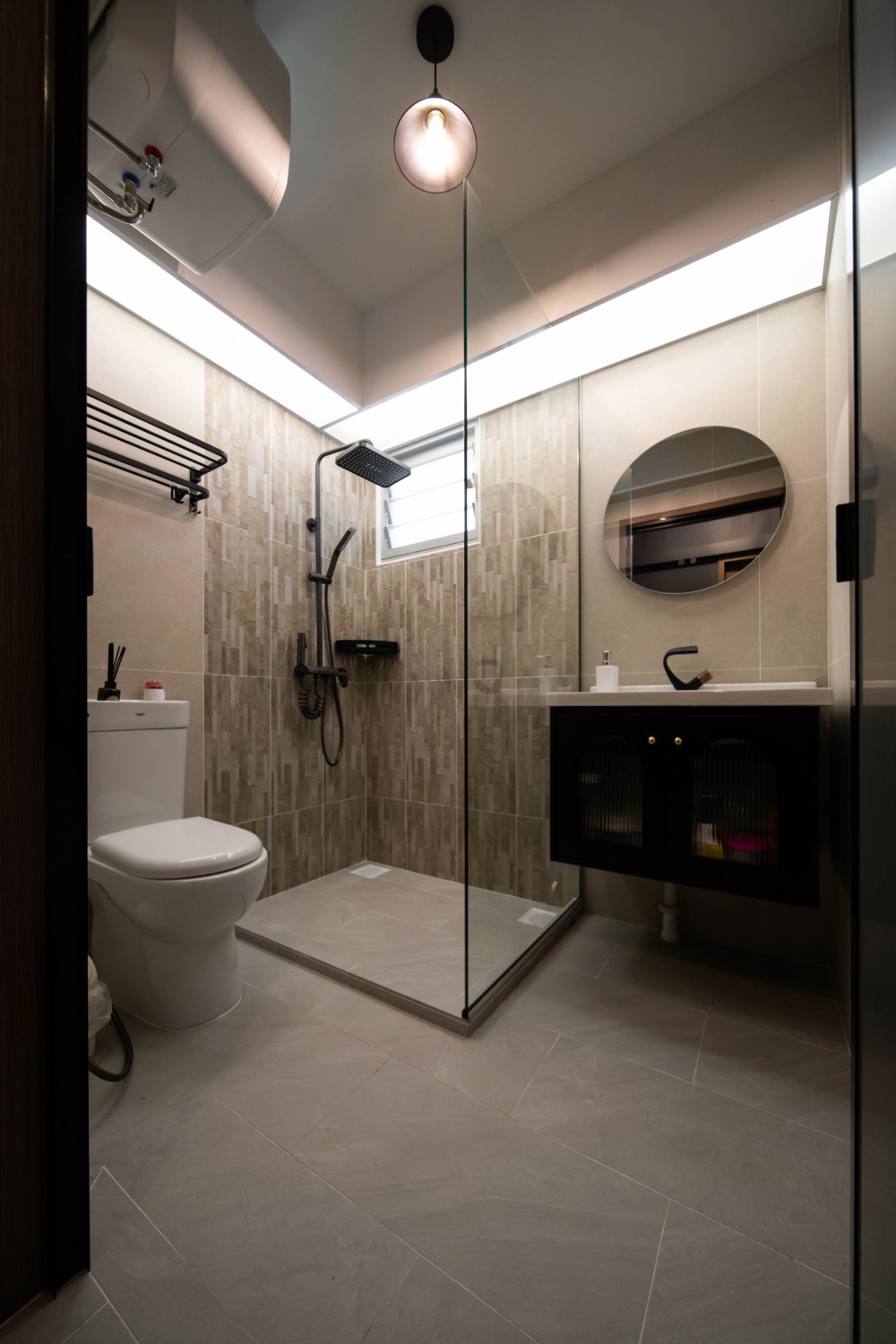 Modern Bathroom with Feature Wall and Mirror