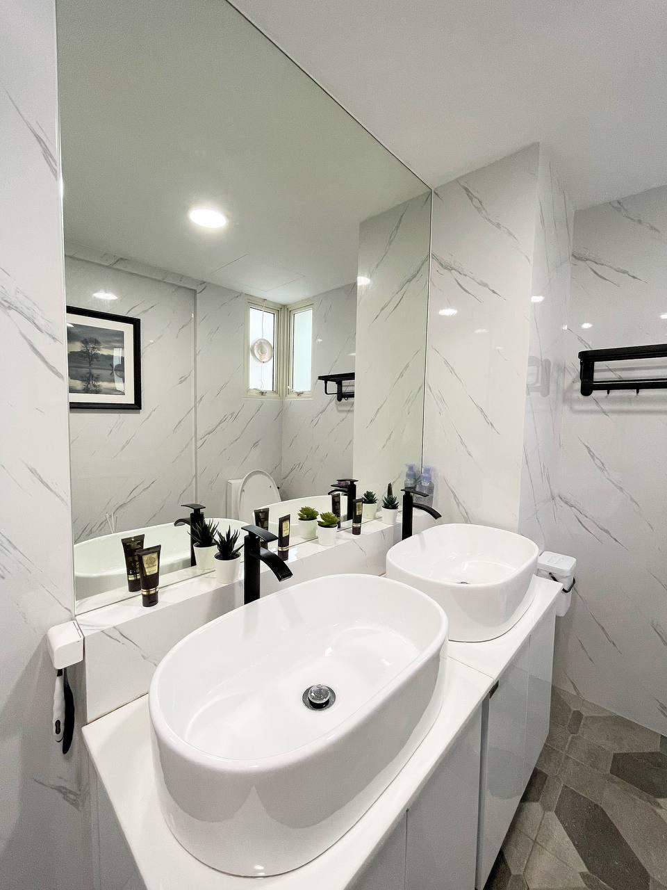 Asian Bathroom with Countertop and Homogeneous Tiles