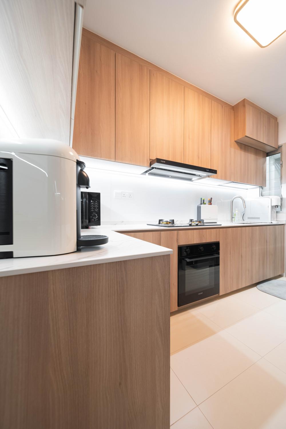 Contemporary Kitchen with Countertop and Kitchen Accessories