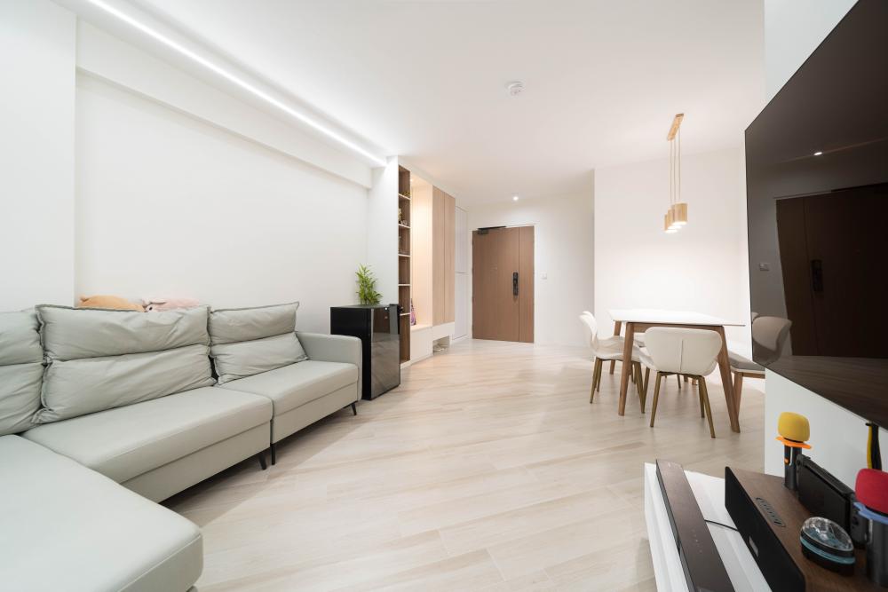 Contemporary Living Room with Vinyl Flooring and Dining Table