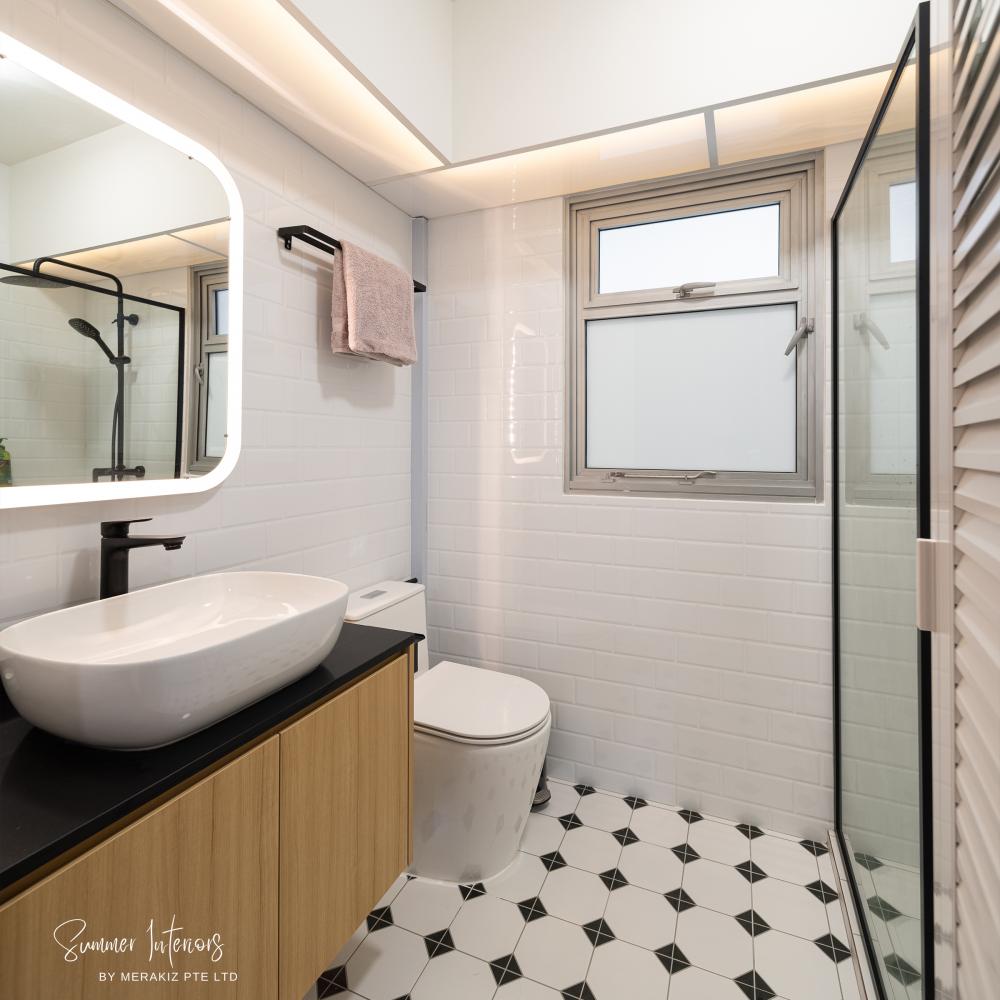 Modern Bathroom with Mirror and Glass Door