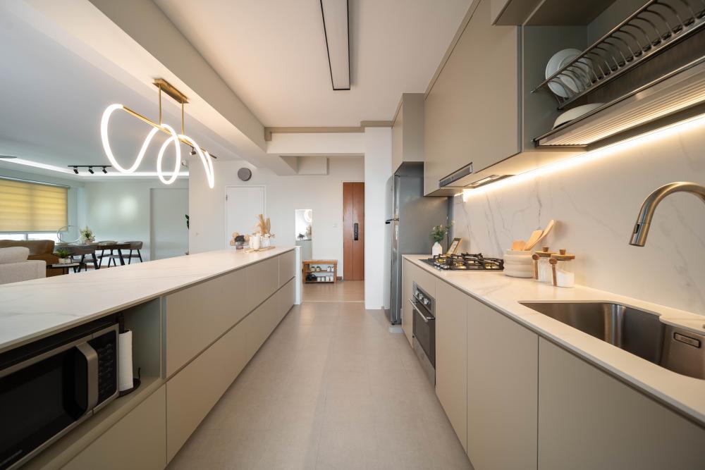 Contemporary Kitchen with Countertop and Kitchen Accessories
