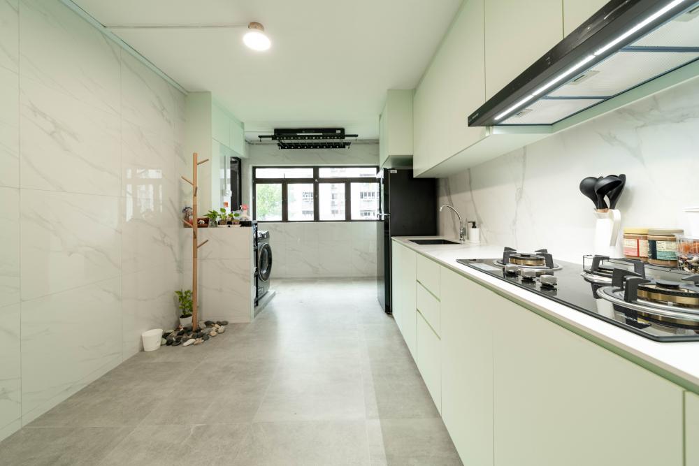 Minimalist Kitchen with Homogeneous Tiles and Kitchen Accessories