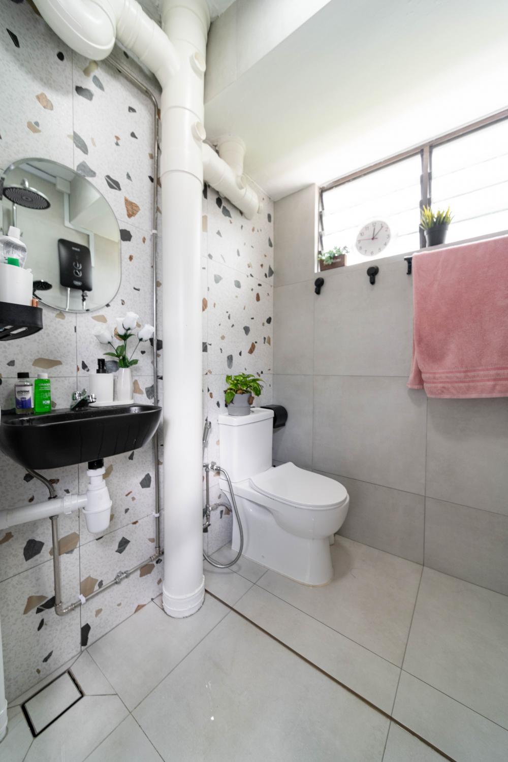 Minimalist Bathroom with Homogeneous Tiles and Mirror