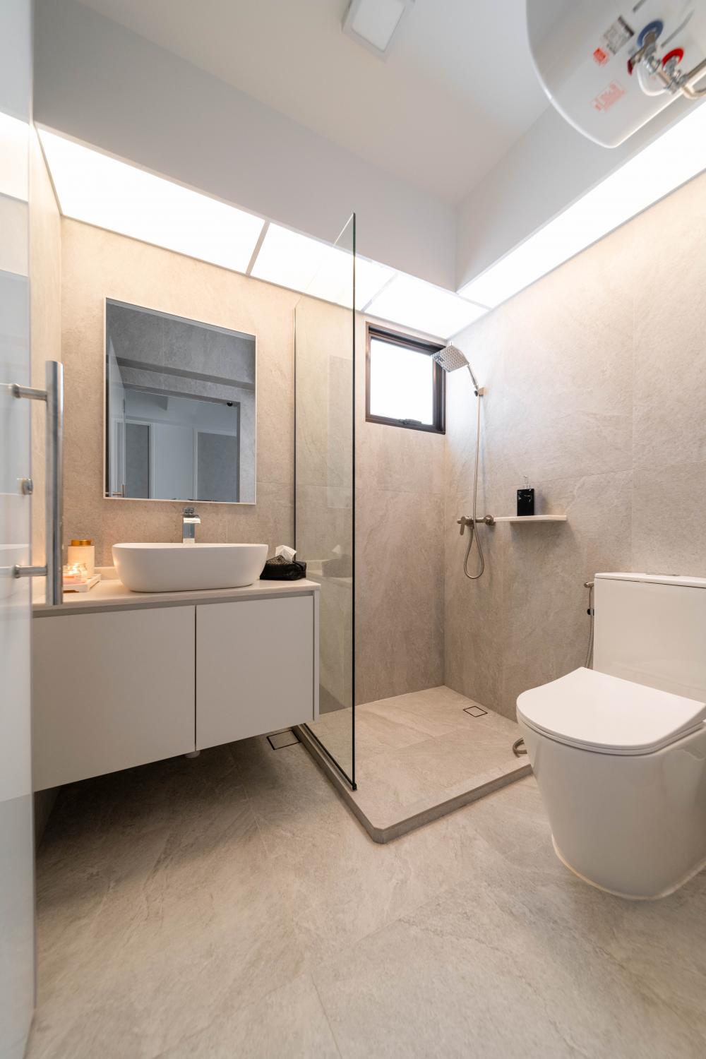 Modern Bathroom with Homogeneous Tiles and Mirror