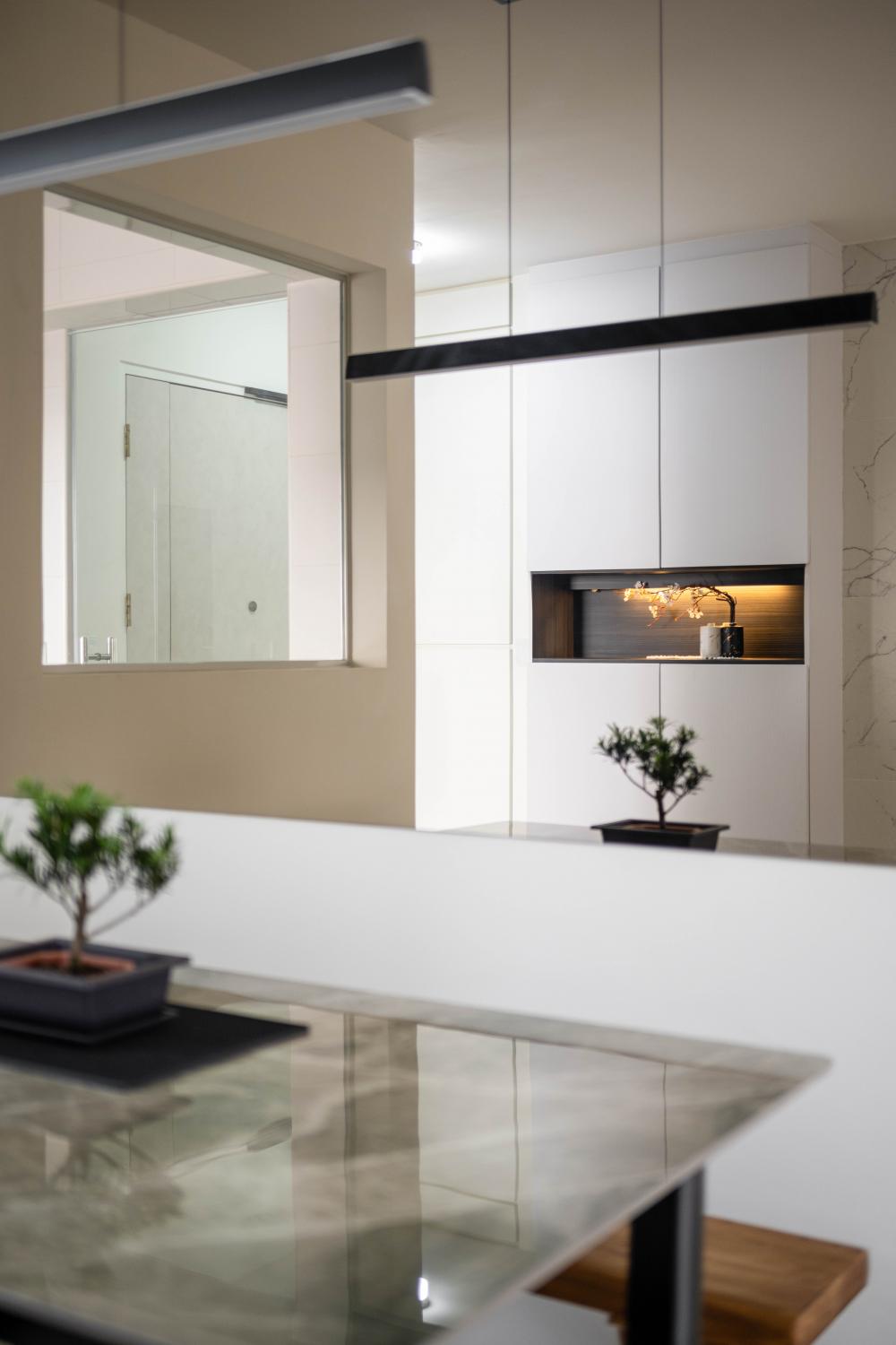 Modern Dining Room with Mirror and Seating Bench