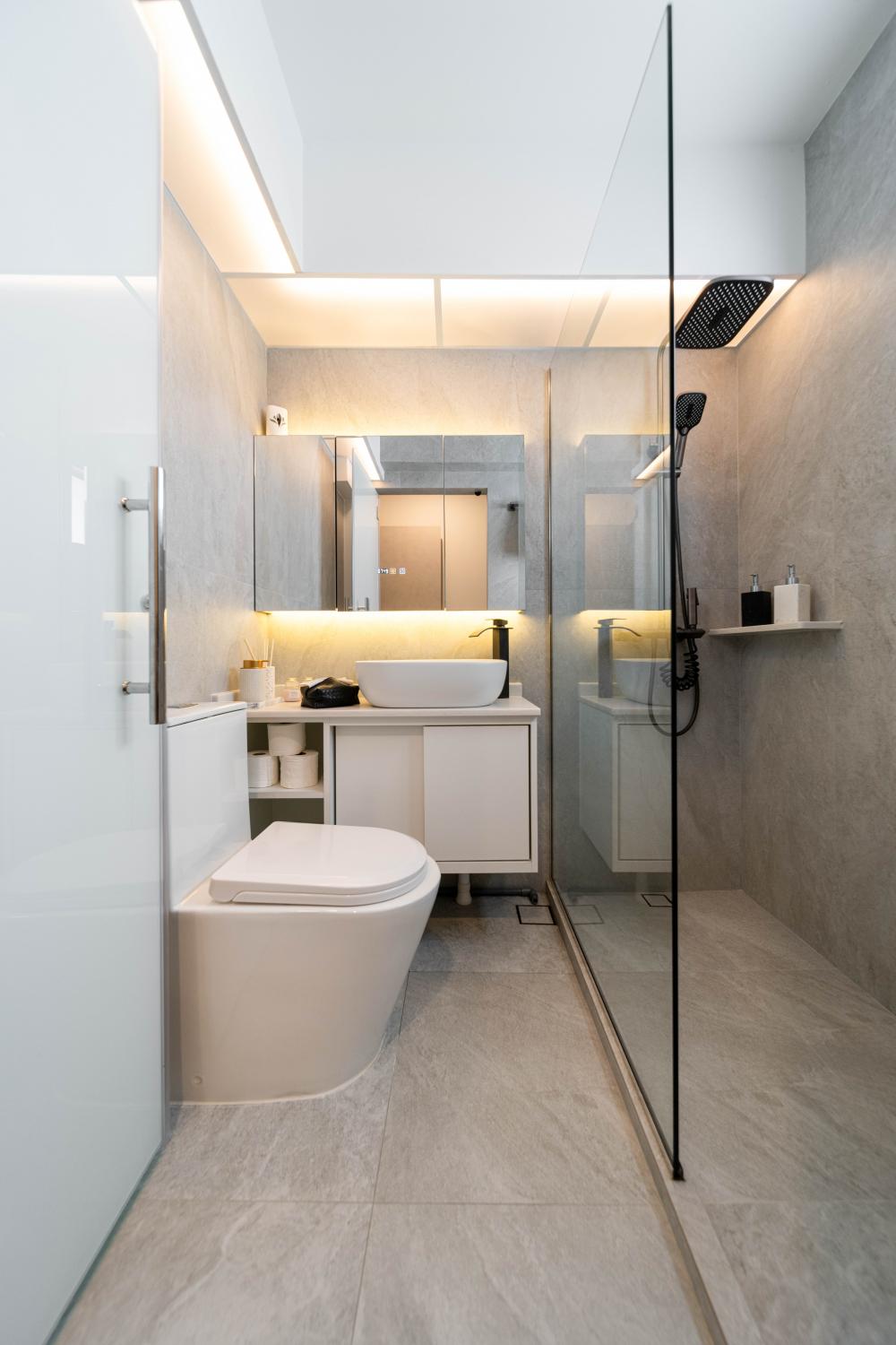 Modern Bathroom with Homogeneous Tiles and Vanity Counter