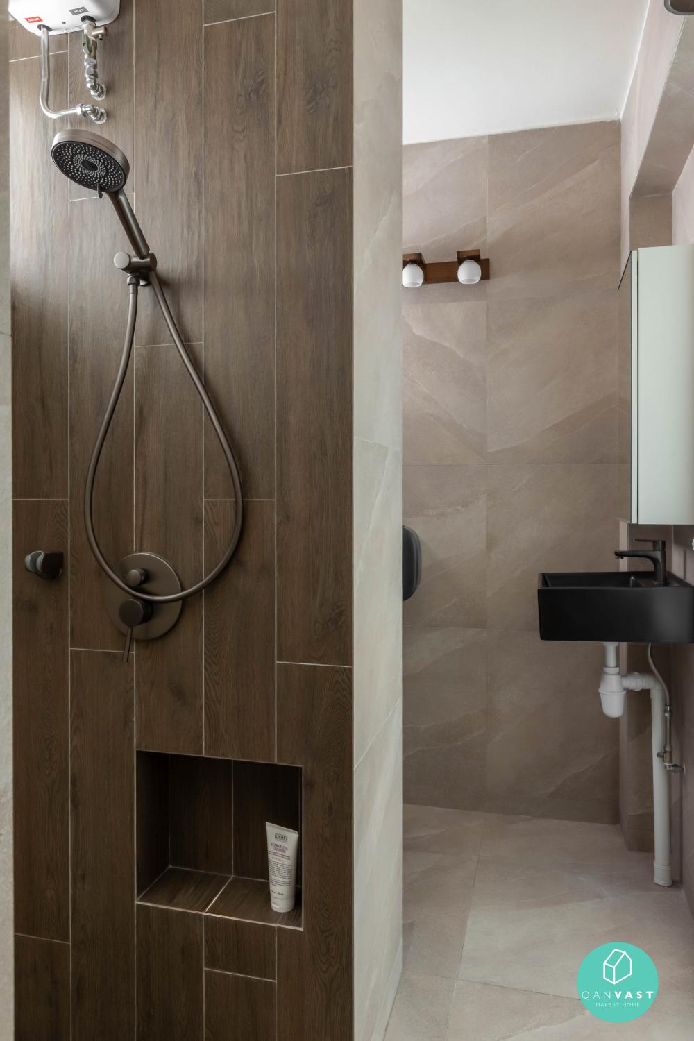 Minimalist Bathroom with Homogeneous Tiles and Feature Wall